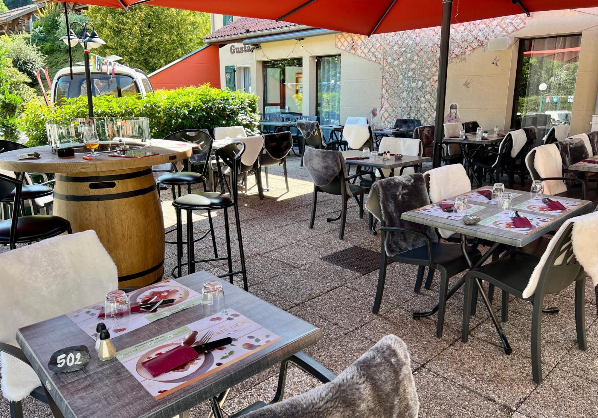 לה ברסה Logis Hotel, Chalets Et Restaurant Les Chatelmines מראה חיצוני תמונה
