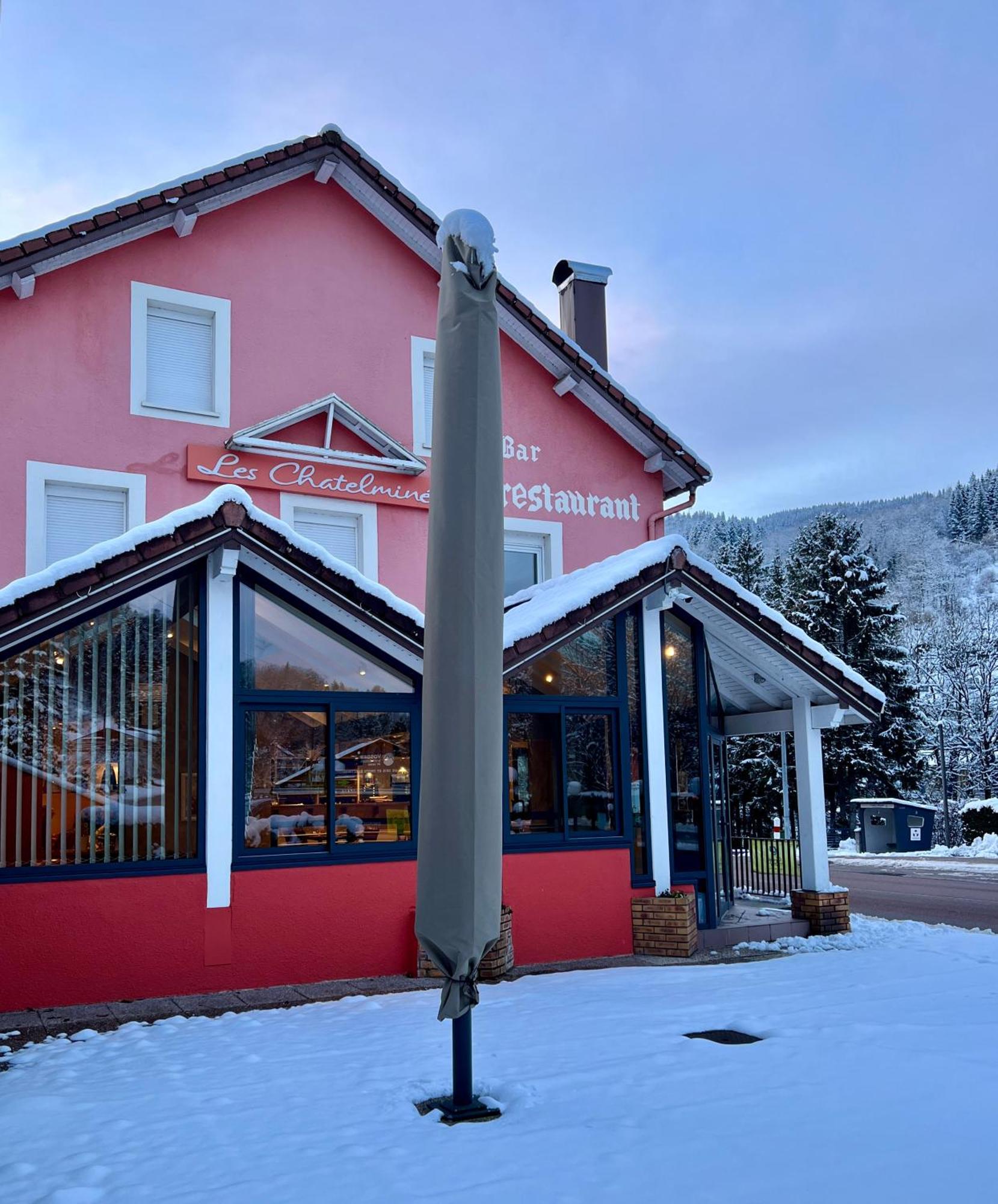 לה ברסה Logis Hotel, Chalets Et Restaurant Les Chatelmines מראה חיצוני תמונה