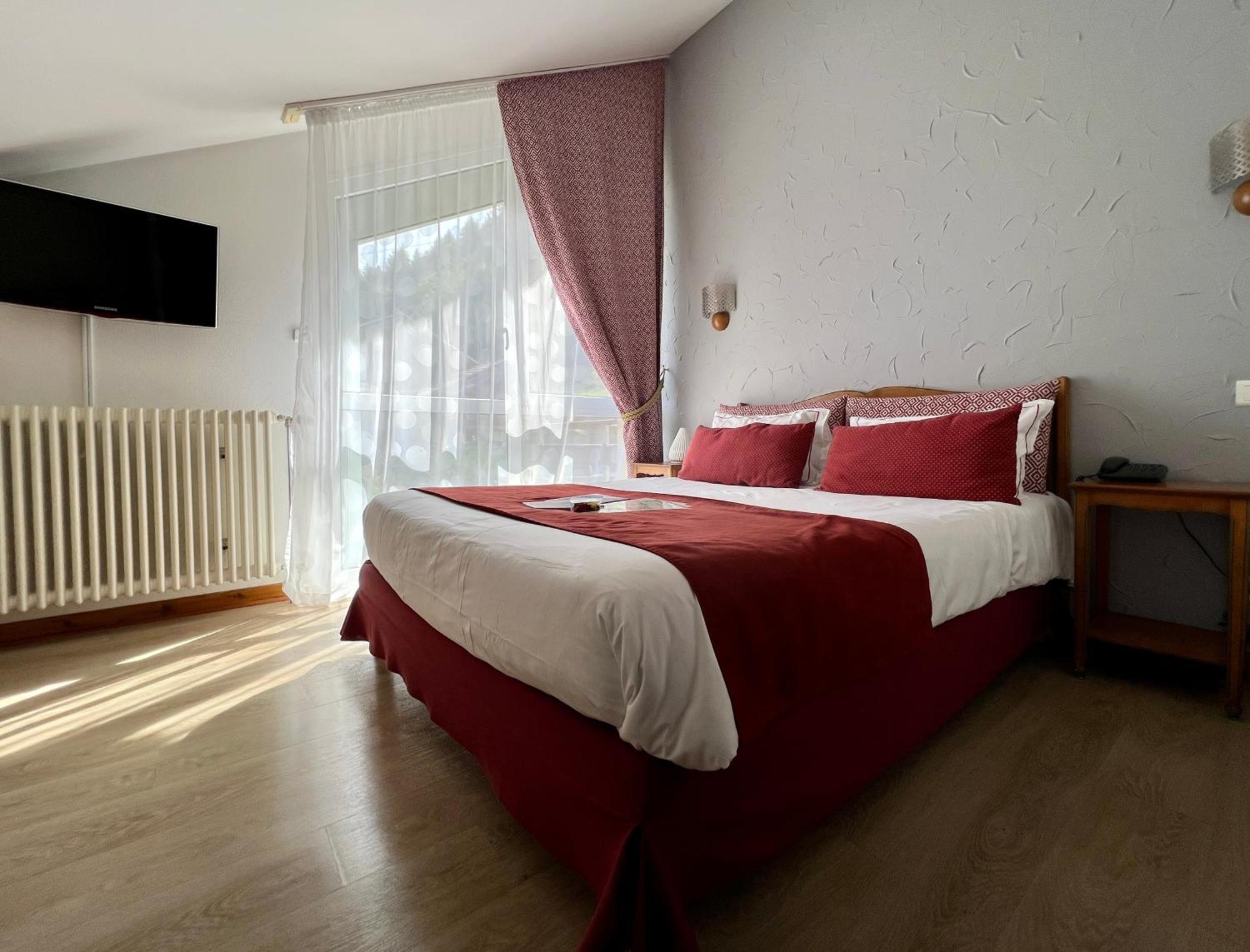 לה ברסה Logis Hotel, Chalets Et Restaurant Les Chatelmines מראה חיצוני תמונה