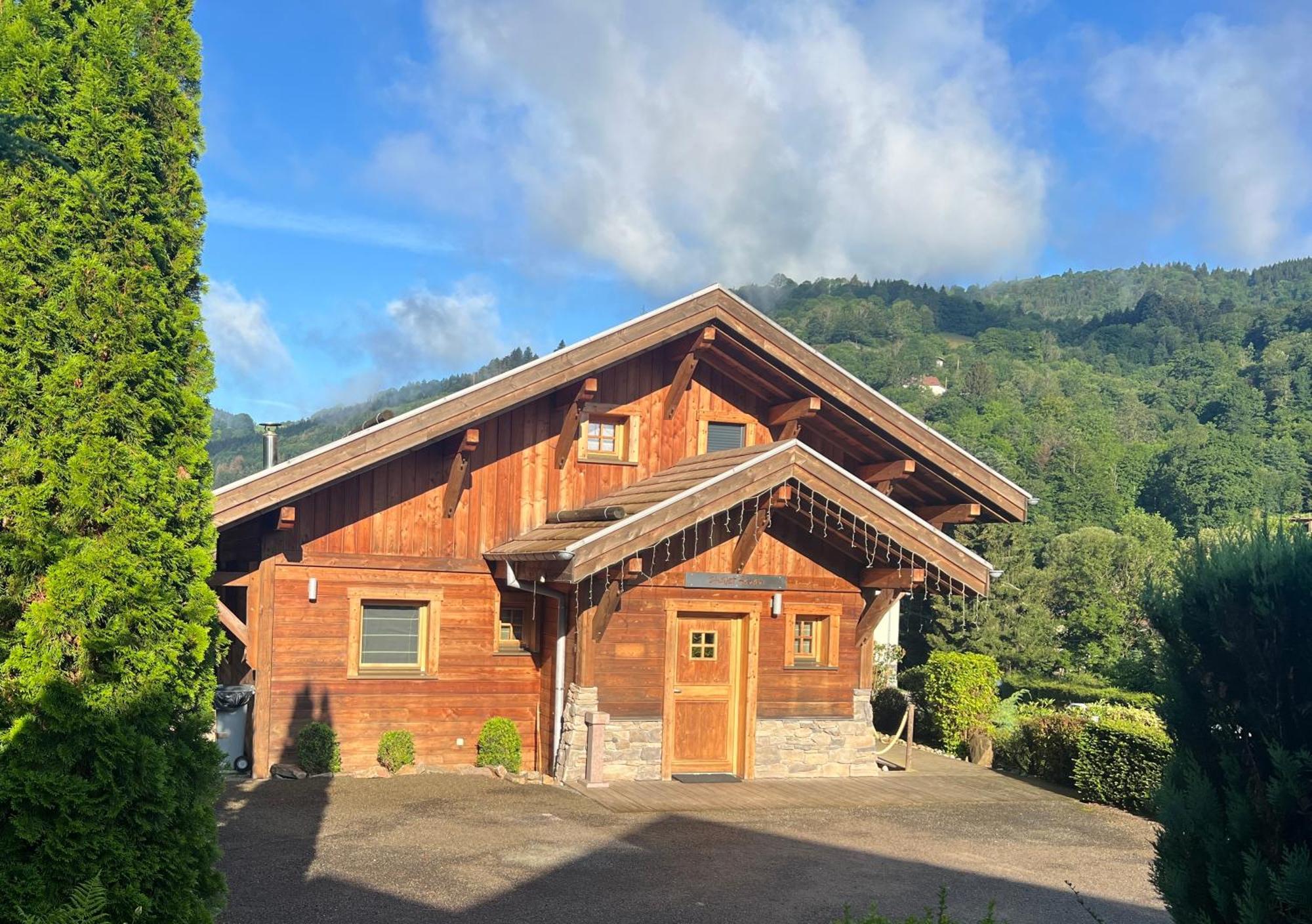 לה ברסה Logis Hotel, Chalets Et Restaurant Les Chatelmines מראה חיצוני תמונה