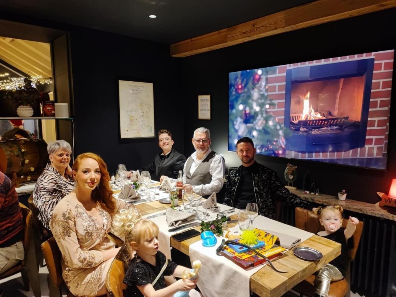 לה ברסה Logis Hotel, Chalets Et Restaurant Les Chatelmines מראה חיצוני תמונה