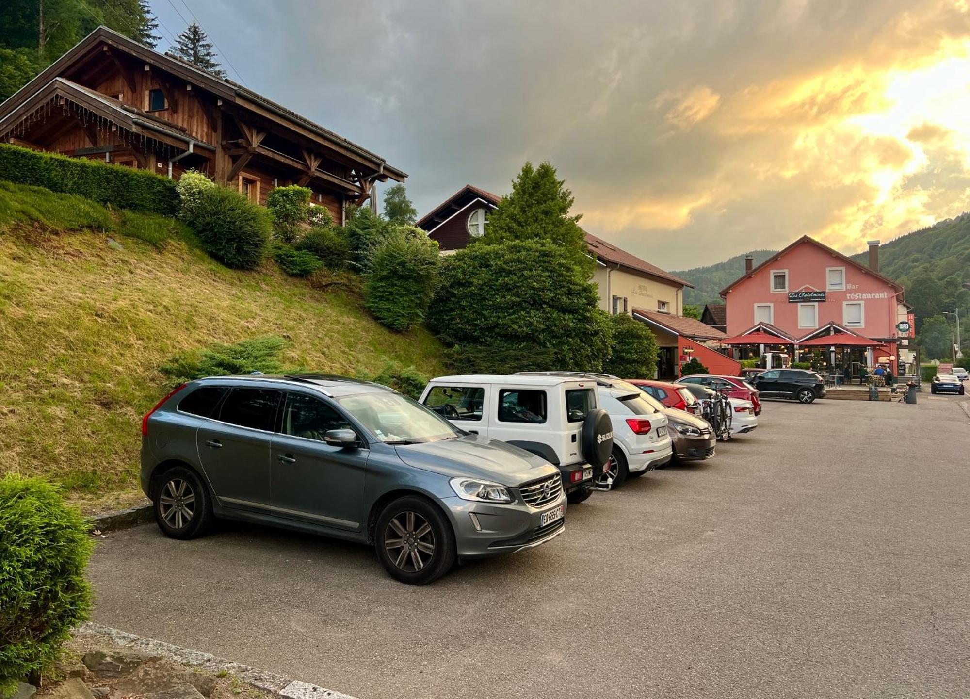 לה ברסה Logis Hotel, Chalets Et Restaurant Les Chatelmines מראה חיצוני תמונה