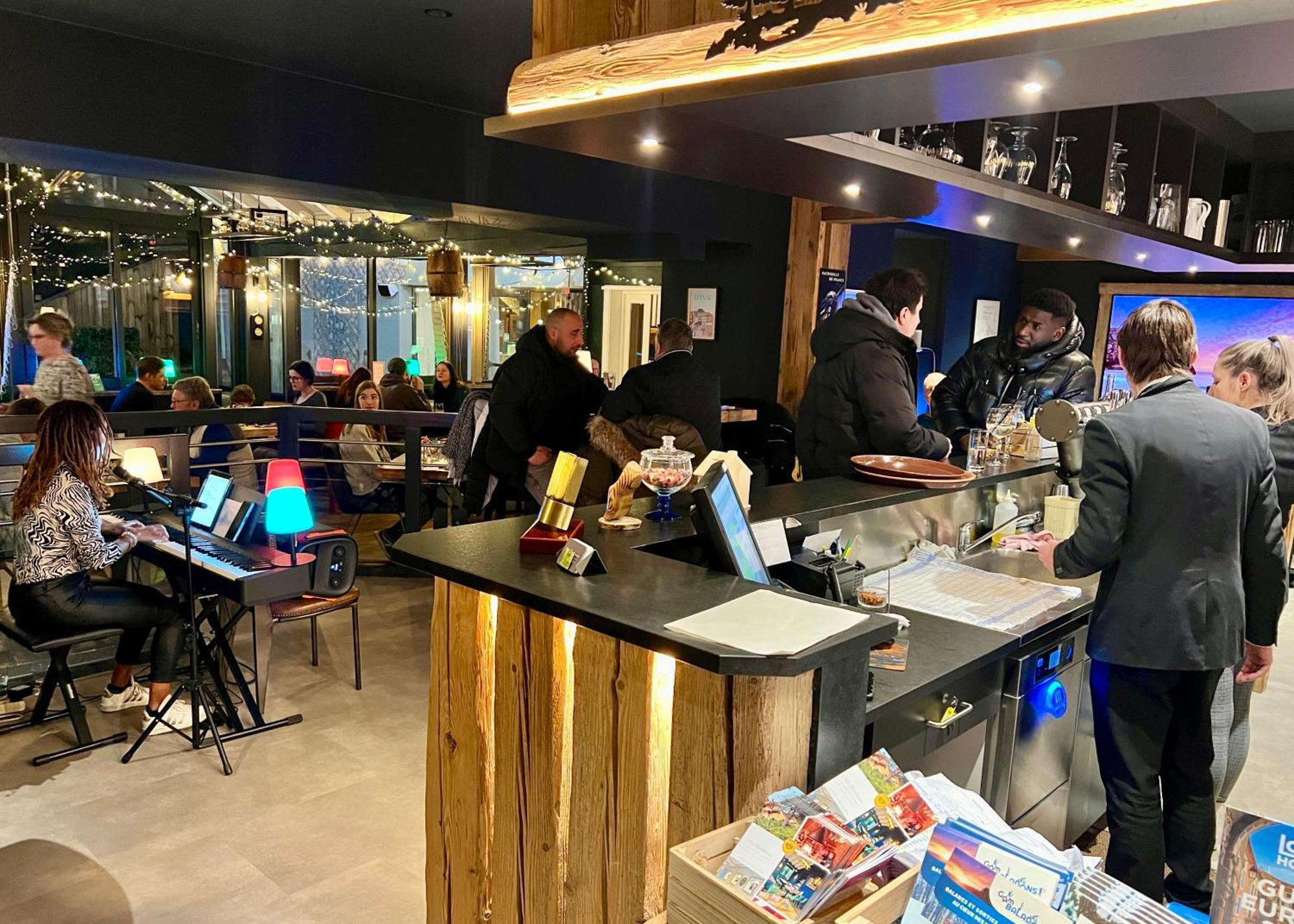 לה ברסה Logis Hotel, Chalets Et Restaurant Les Chatelmines מראה חיצוני תמונה